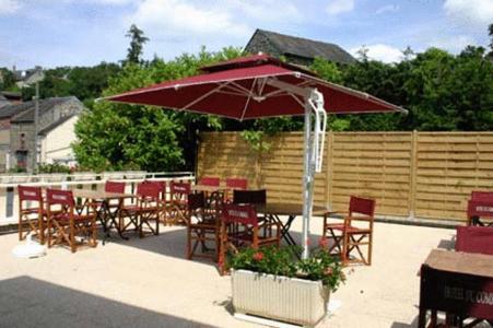 Logis Hotel Restaurant Du Commerce Pont-d'Ouilly Exterior foto