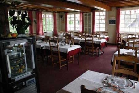 Logis Hotel Restaurant Du Commerce Pont-d'Ouilly Exterior foto